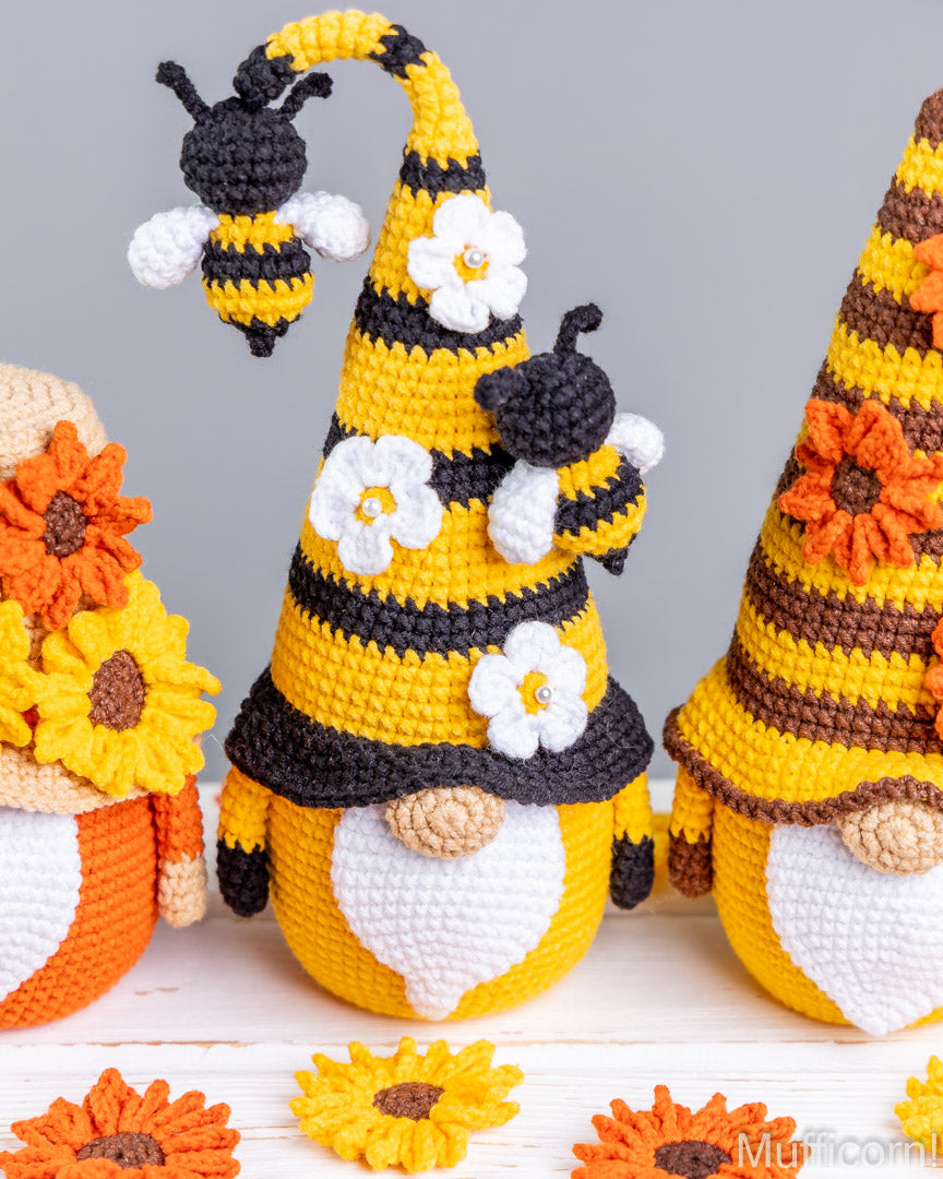 Bee Gnome and Gnomes with Sunflower