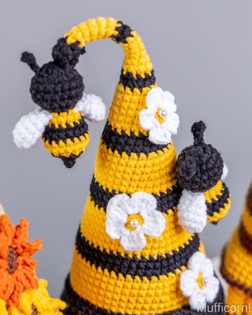 Bee Gnome and Gnomes with Sunflower