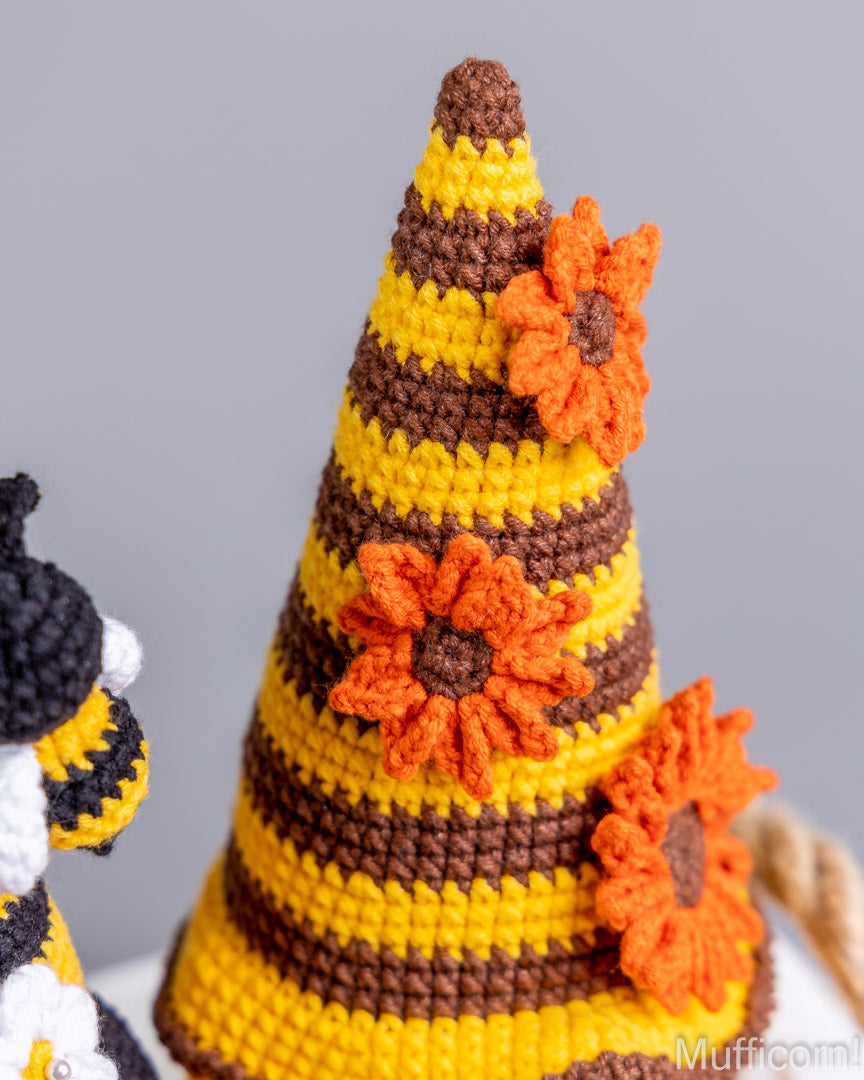 Bee Gnome and Gnomes with Sunflower