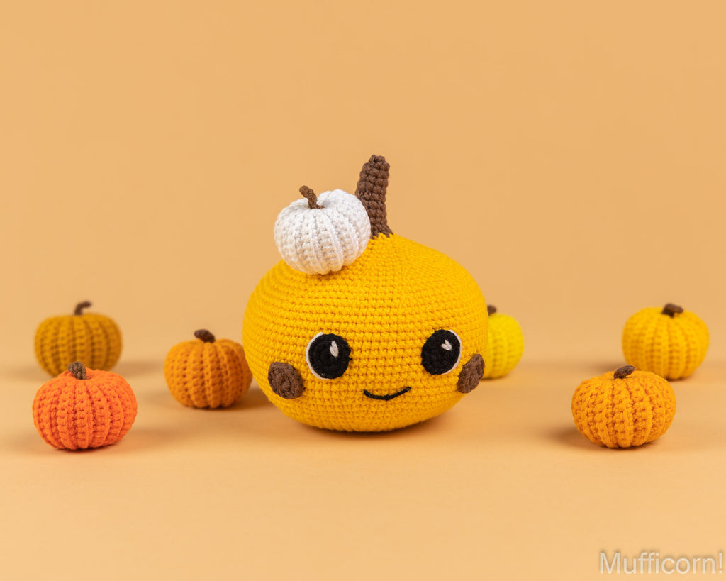 Halloween Amigurumi Pumpkin with pumpkins