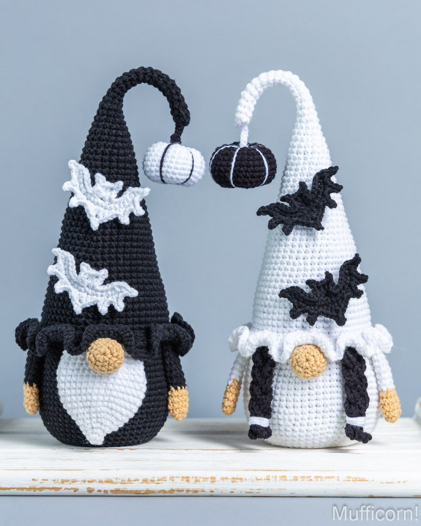 Gnomes Couple with Bats