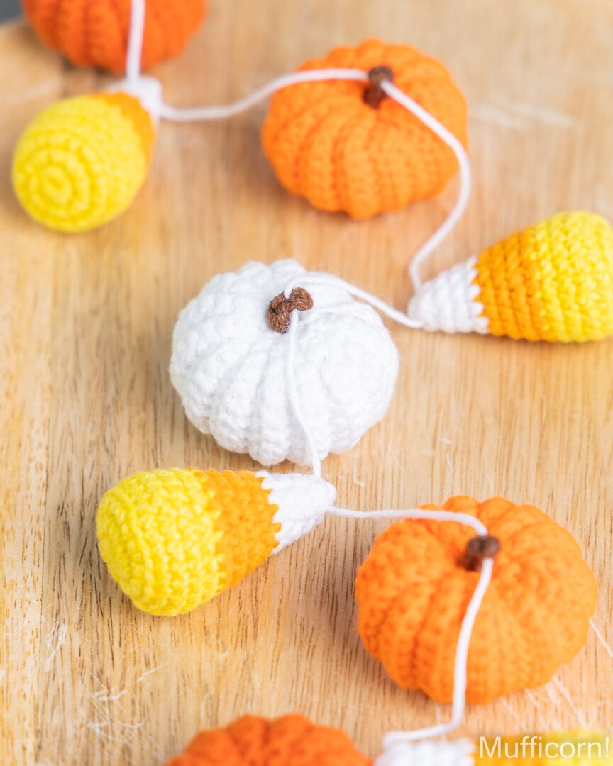 Pumpkin & Candy Corn Fall Garland crochet pattern