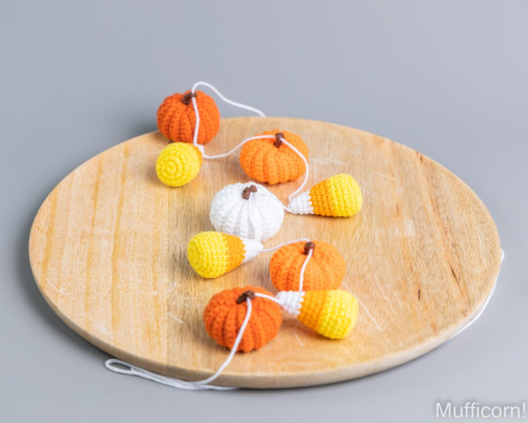 Pumpkin & Candy Corn Fall Garland crochet pattern