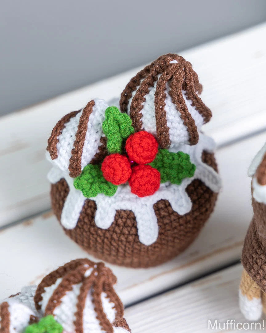Christmas gnome with cupcake and meringues