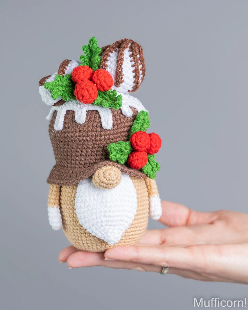 Christmas gnome with cupcake and meringues