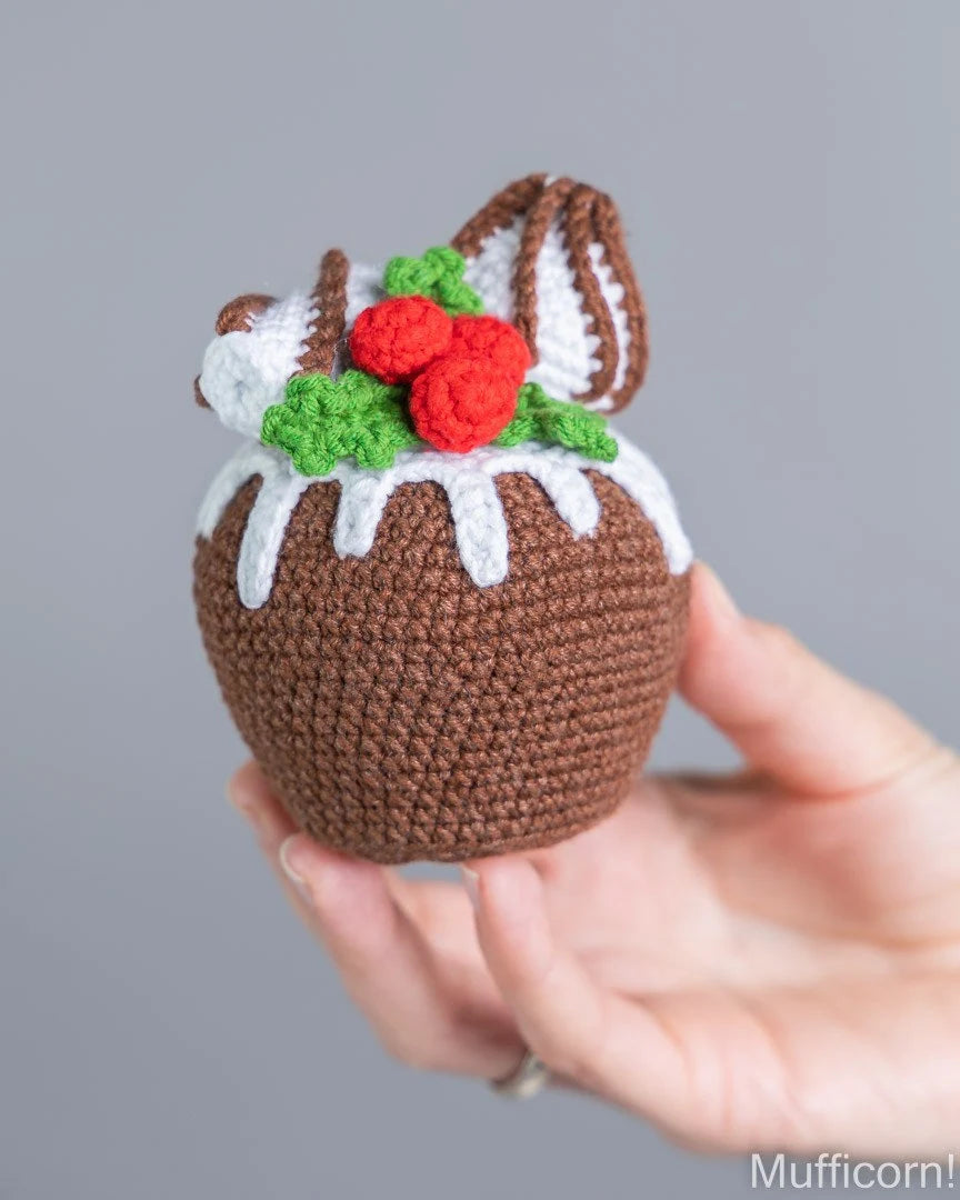 Christmas gnome with cupcake and meringues