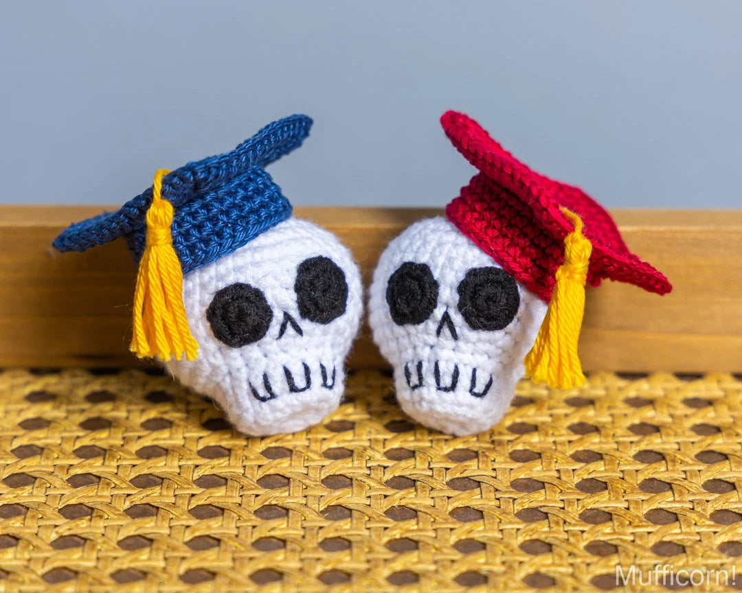 Graduation skull keychain