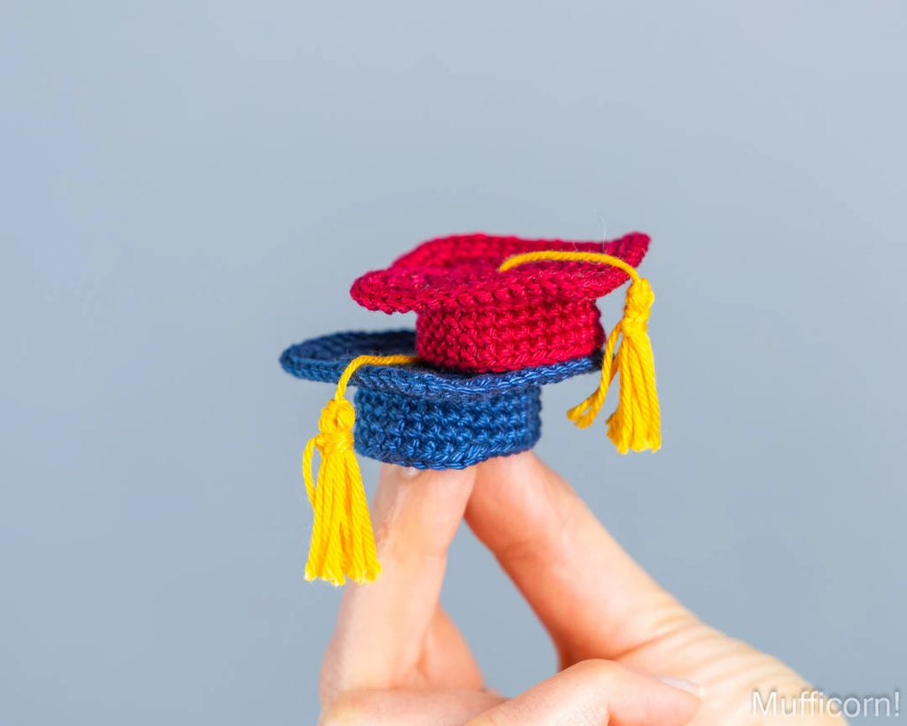 Graduation skull keychain