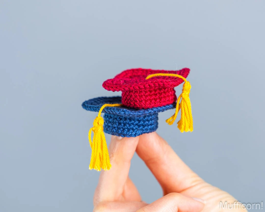 Graduation skull keychain