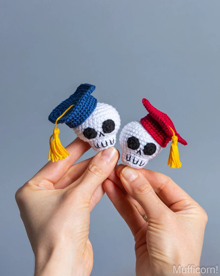 Graduation skull keychain