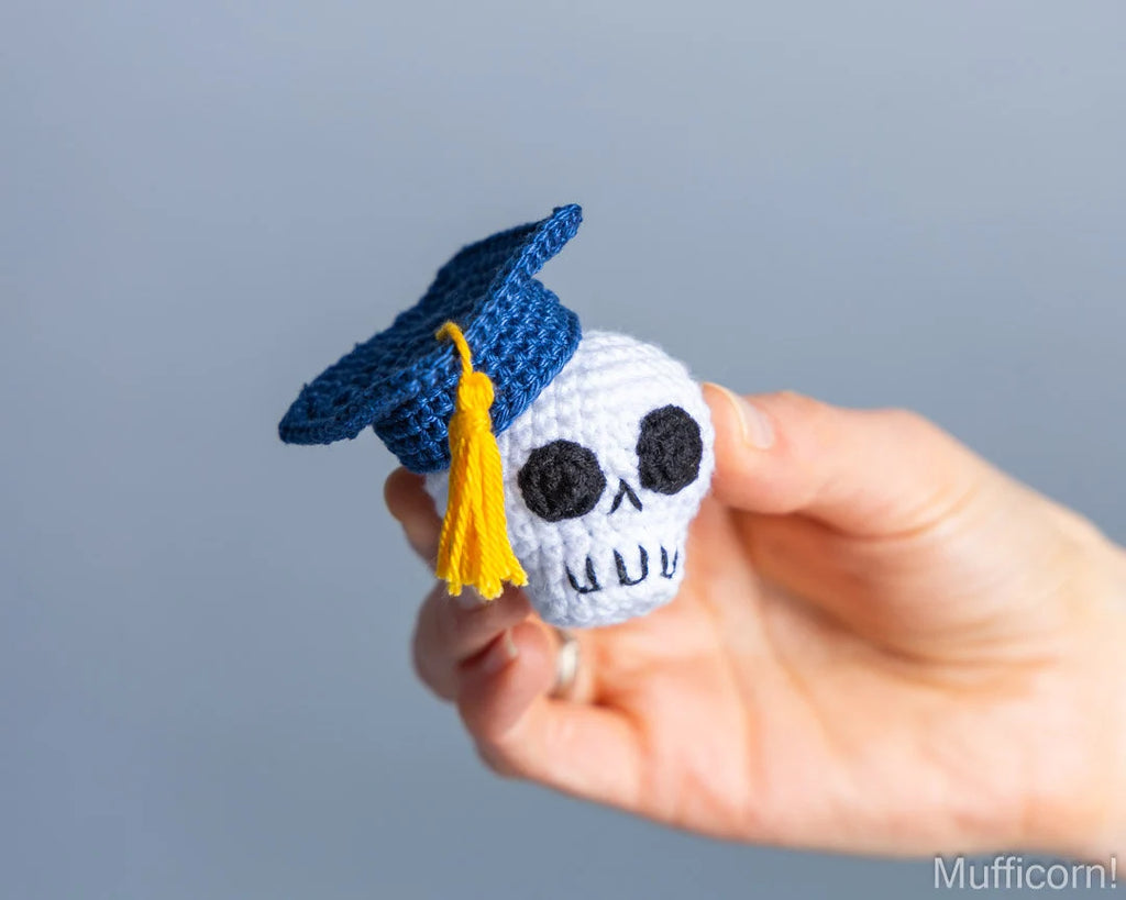 Graduation skull keychain