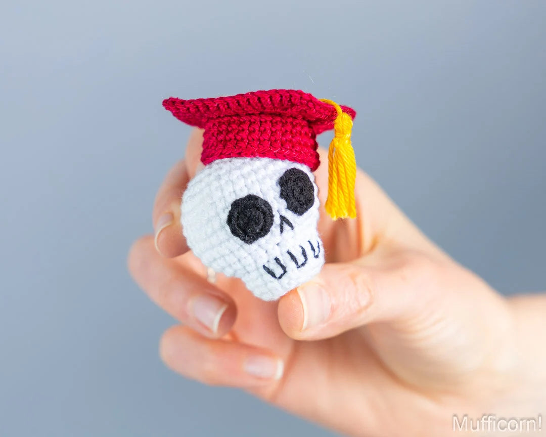 Graduation skull keychain