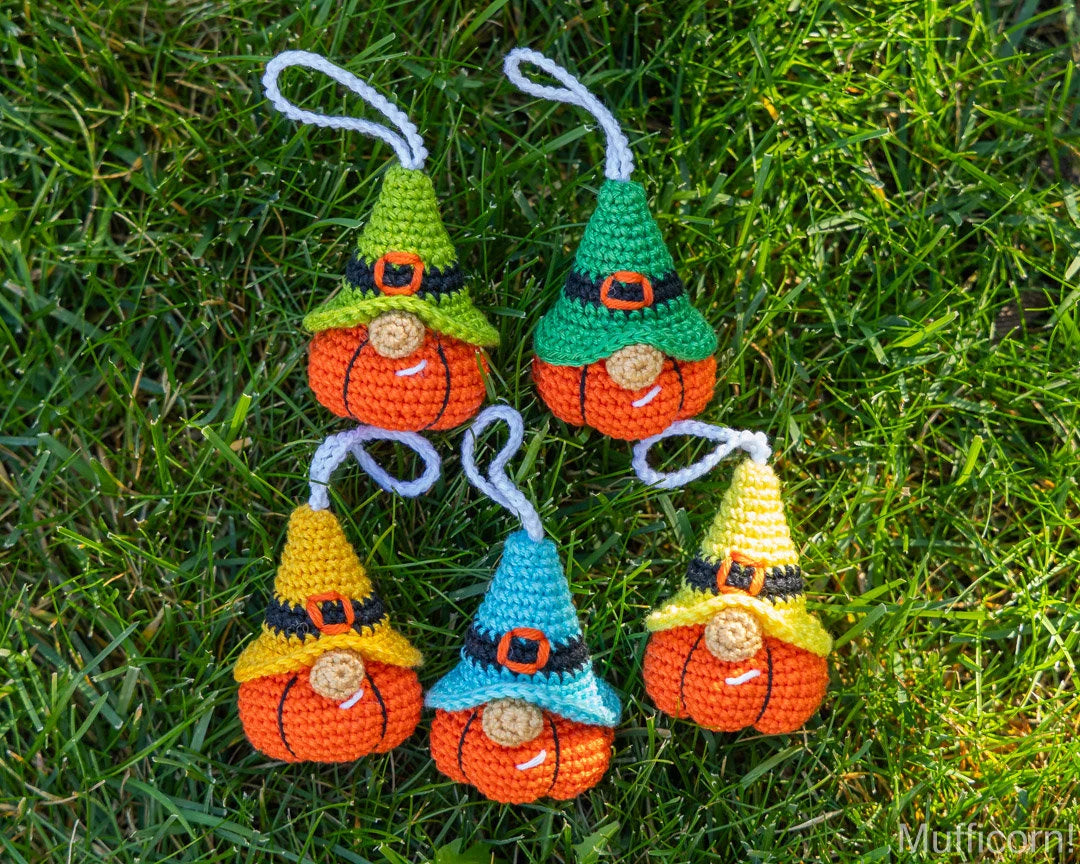 Crochet patterns bundle: Pumpkin & Flower keychains