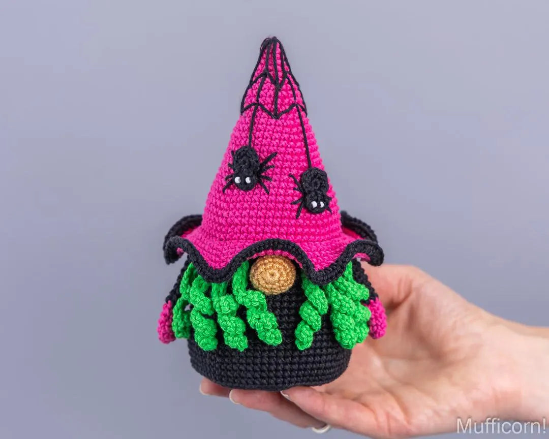 Gnome Witch with Potion & Spider