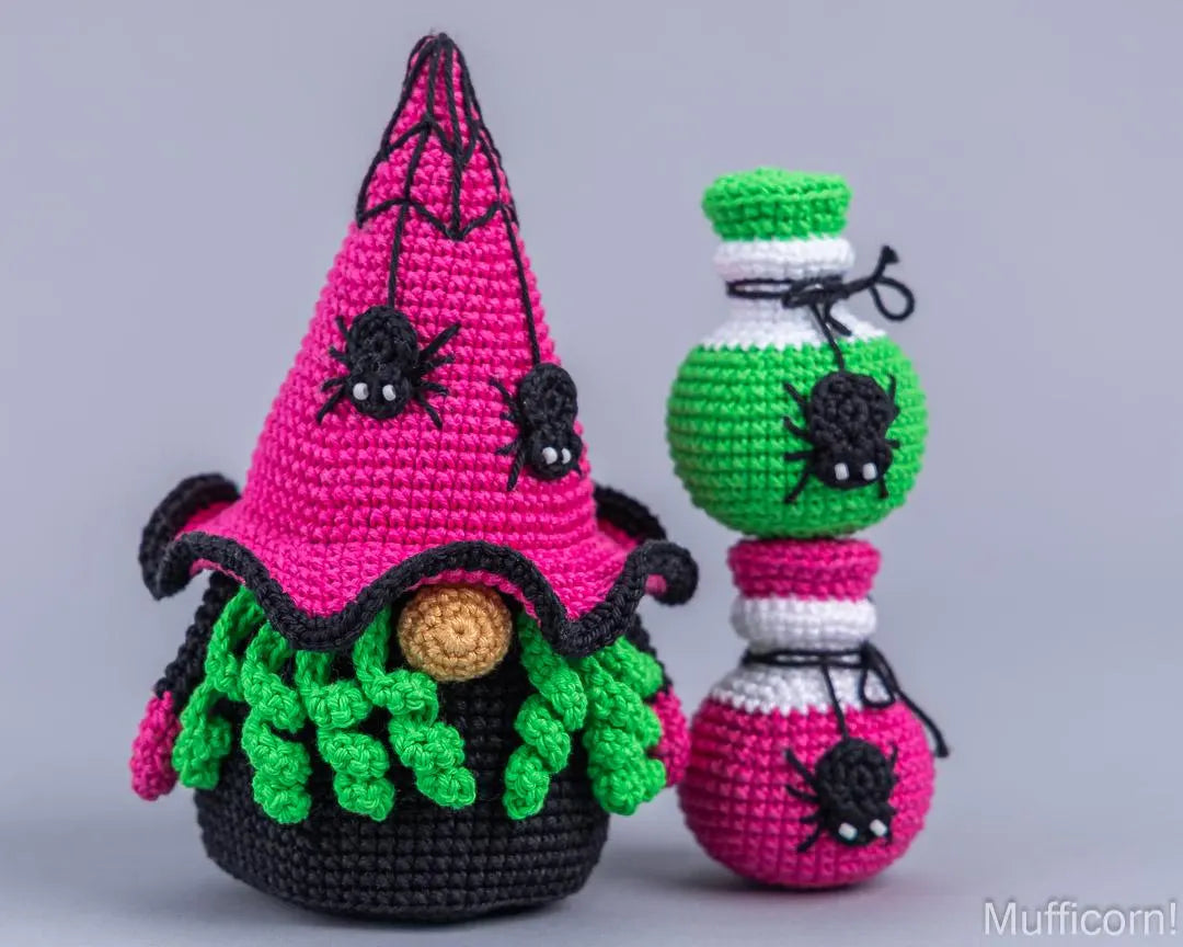 Gnome Witch with Potion & Spider