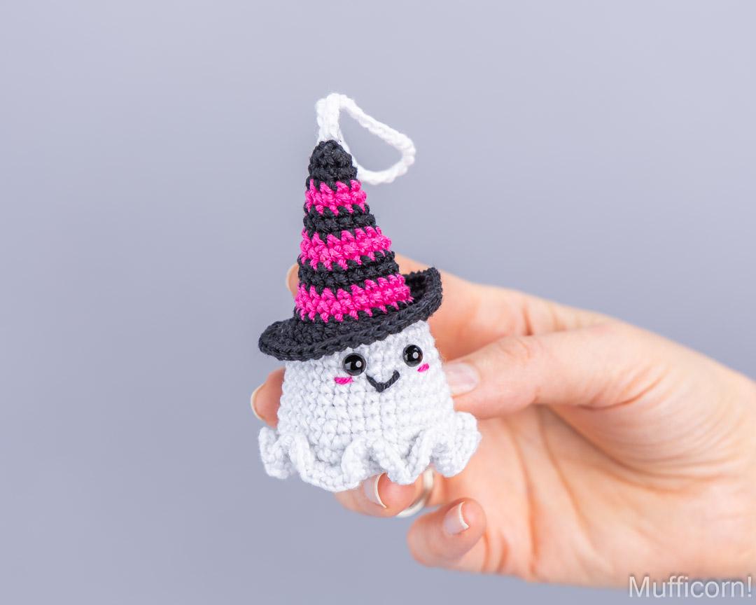 Halloween Ghost Keychains in Stripy Hats