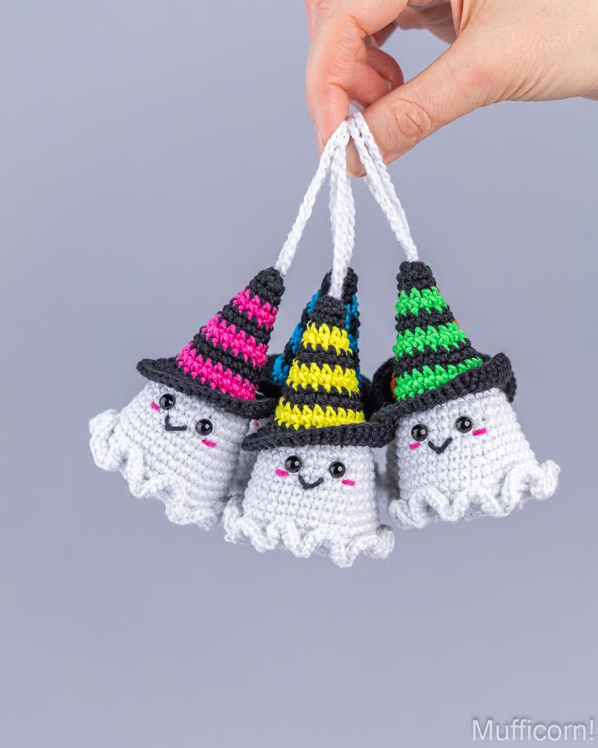 Halloween Ghost Keychains in Stripy Hats