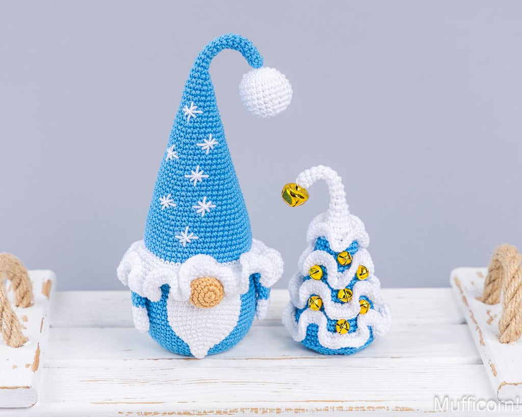 Gnome with snowflakes & Christmas tree