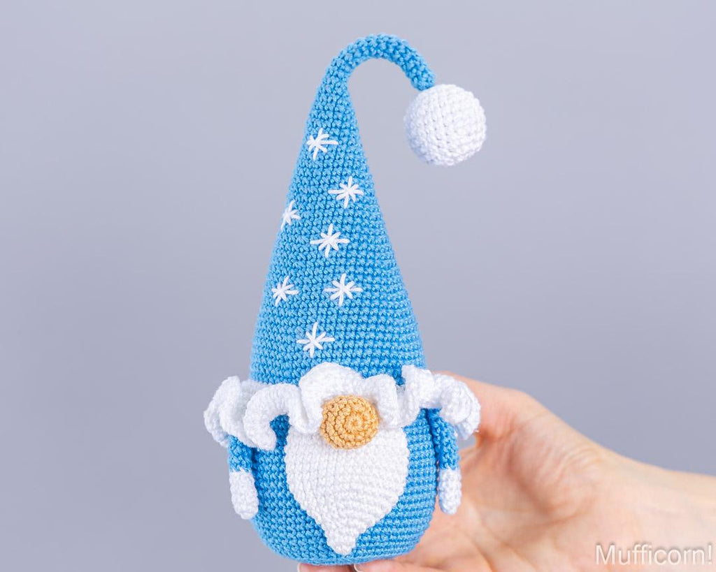 Gnomes Couple with snowflakes