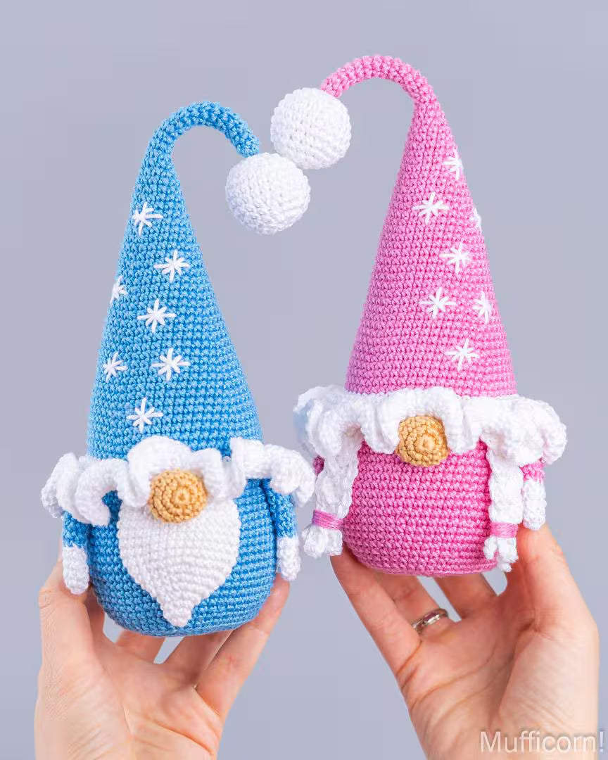 Gnomes Couple with snowflakes