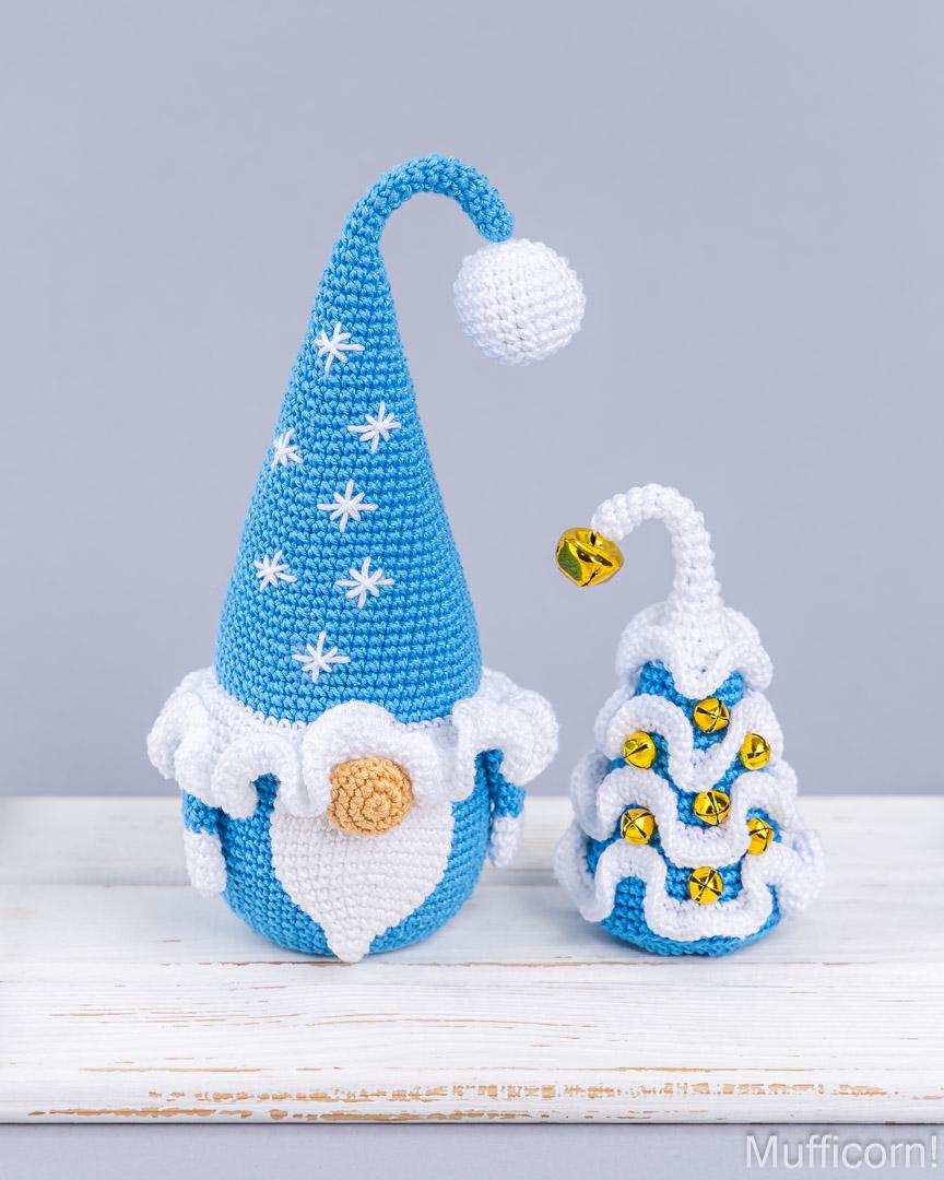Gnome with snowflakes & Christmas tree