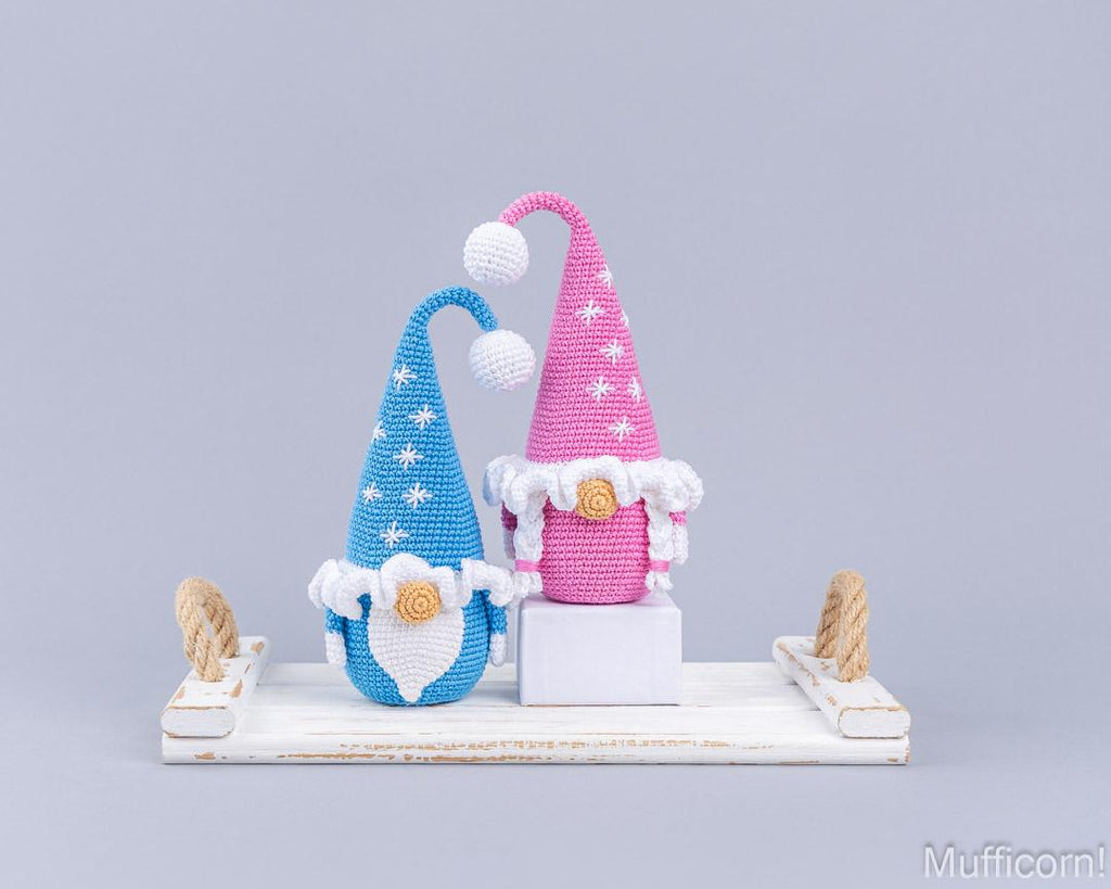 Gnomes Couple with snowflakes