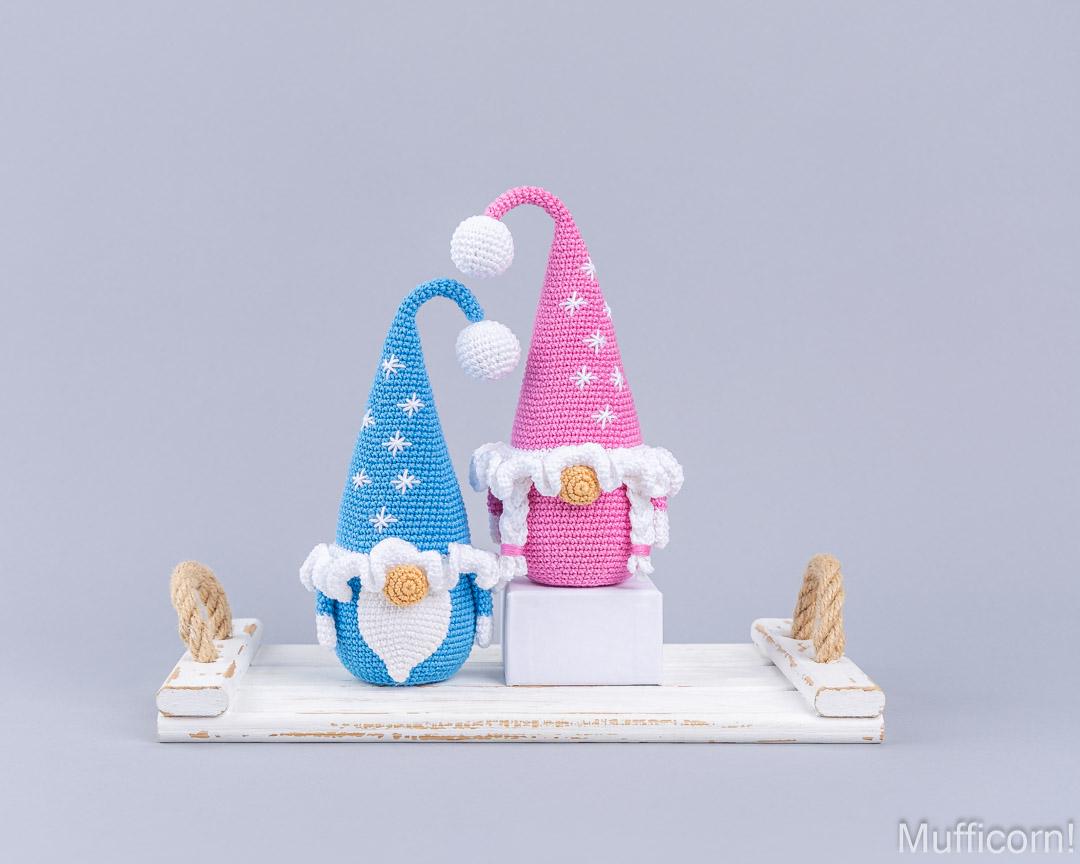 Gnomes Couple with snowflakes