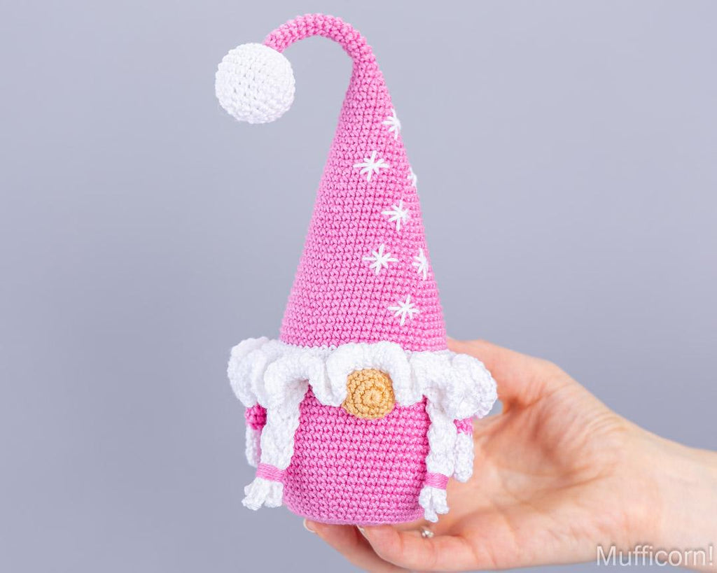 Gnomes Couple with snowflakes