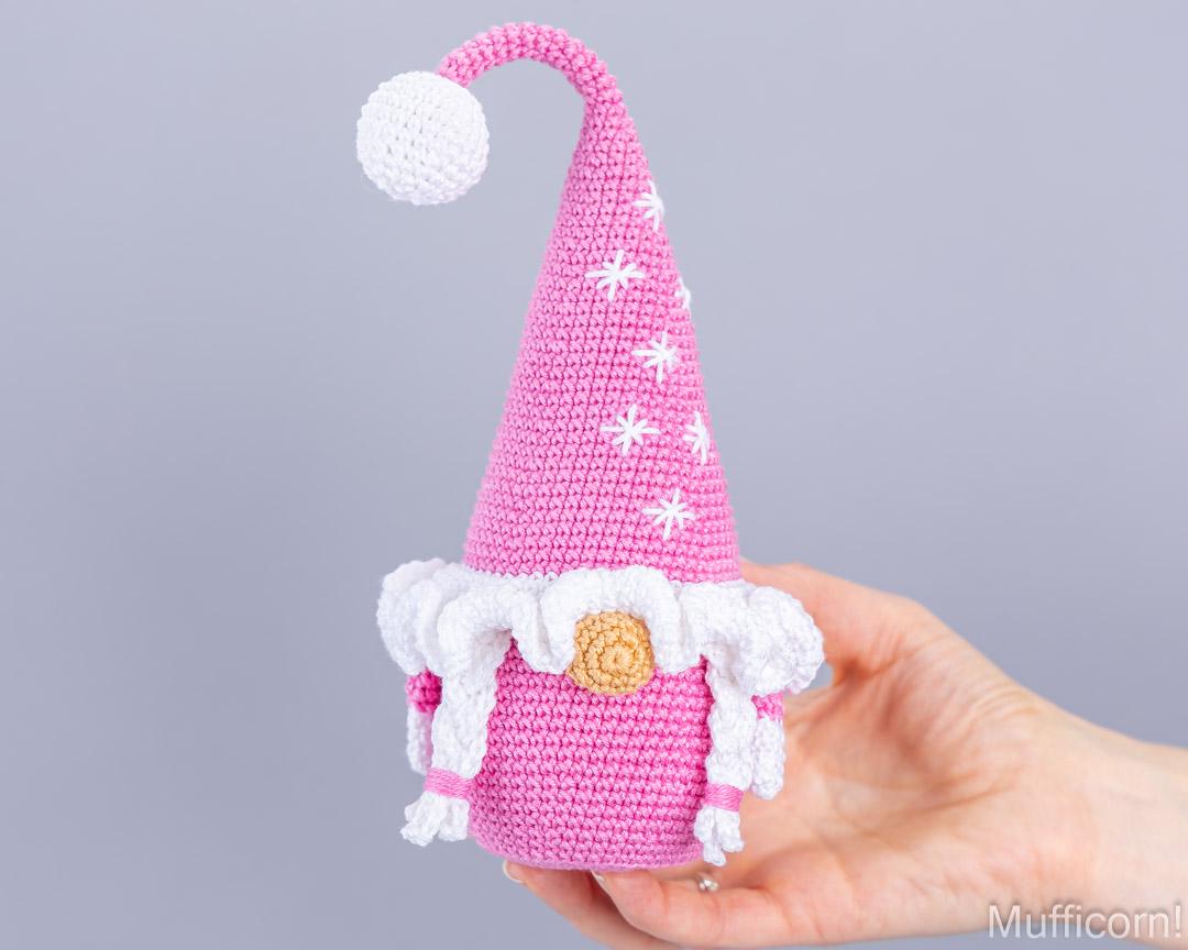 Gnomes Couple with snowflakes