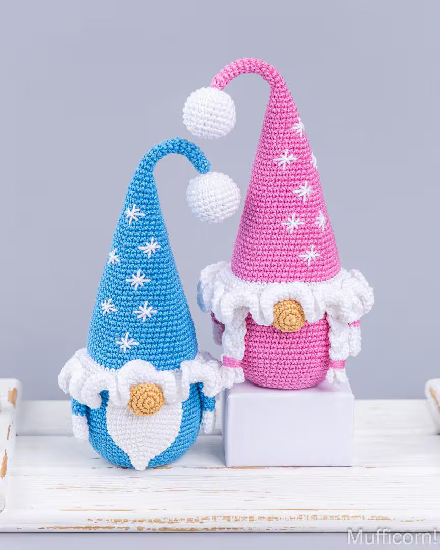 Gnomes Couple with snowflakes