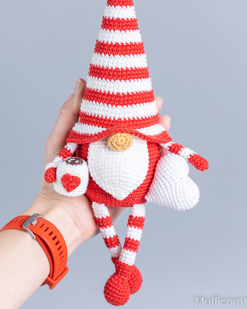 Valentine Gnome with Cup & Heart