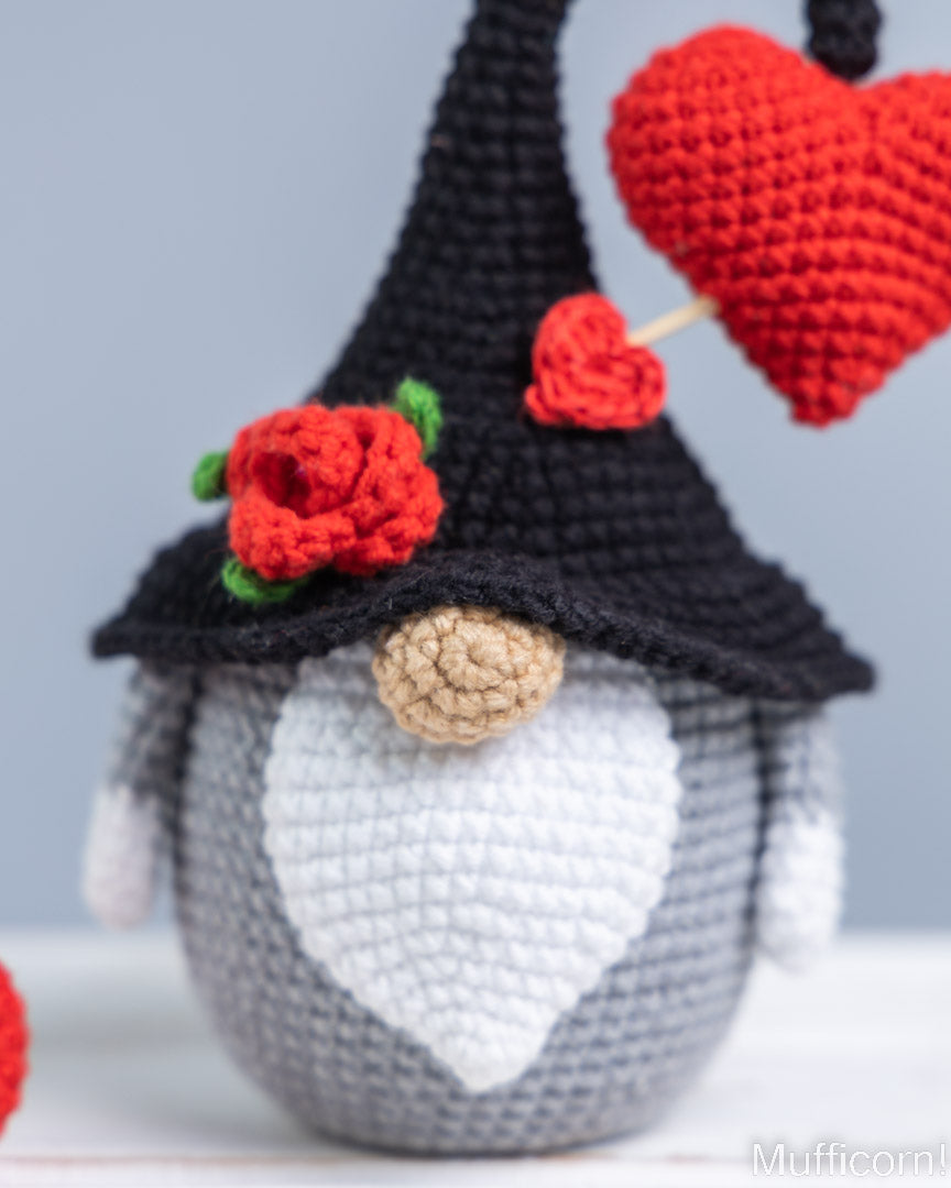 Crochet patterns bundle: Gnomes with Hearts