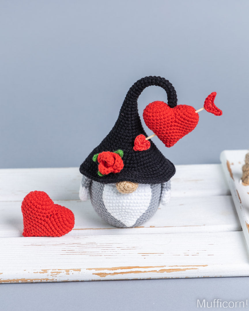 Crochet patterns bundle: Gnomes with Hearts