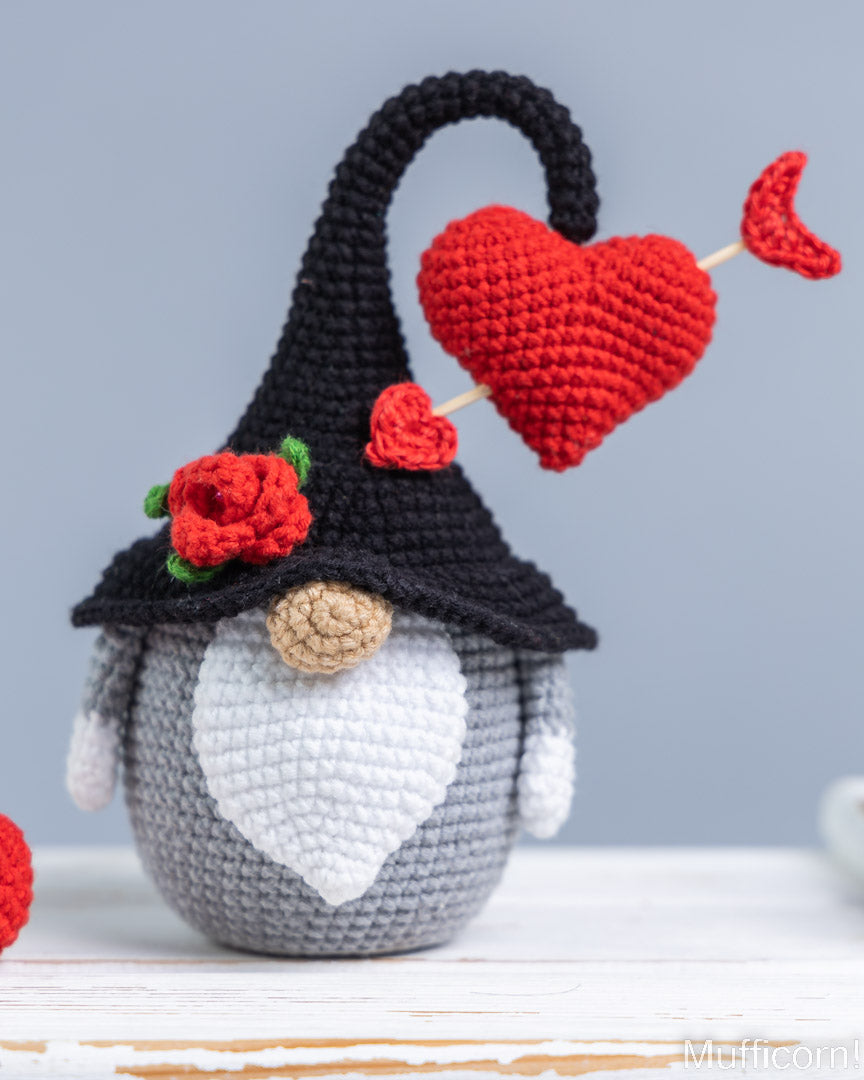 Crochet patterns bundle: Gnomes with Hearts