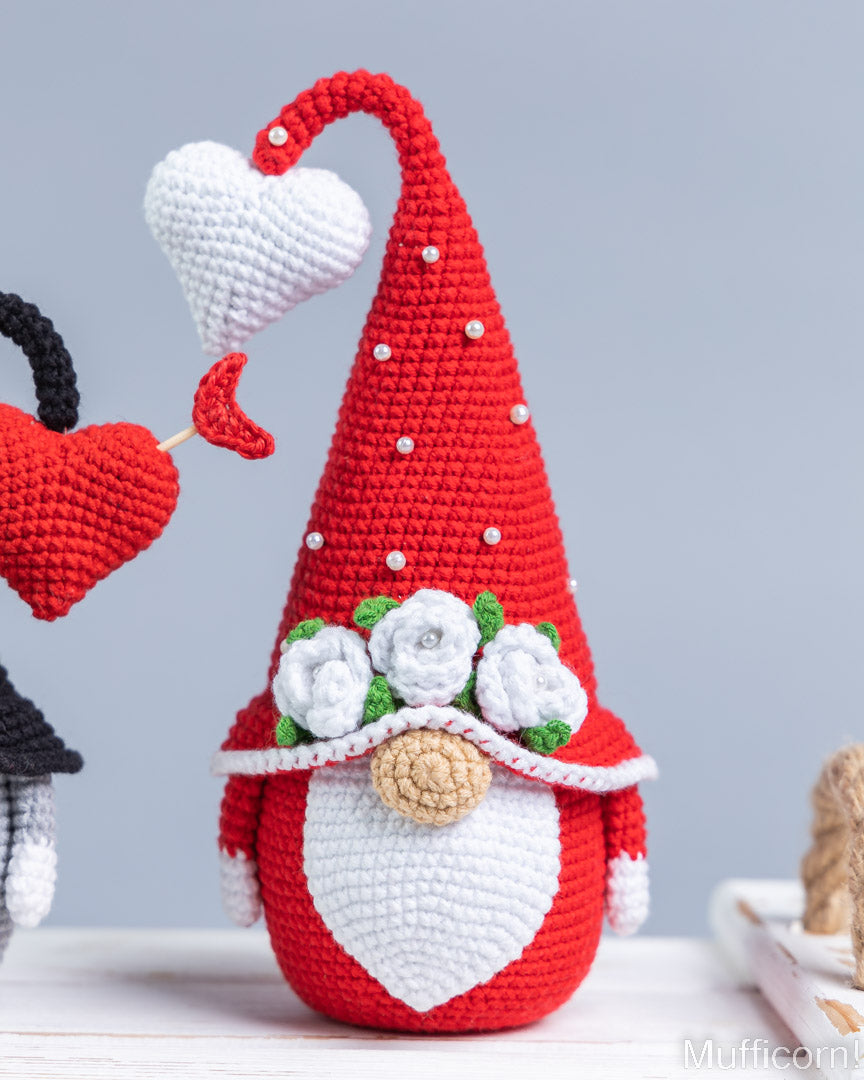 Crochet patterns bundle: Gnomes with Hearts