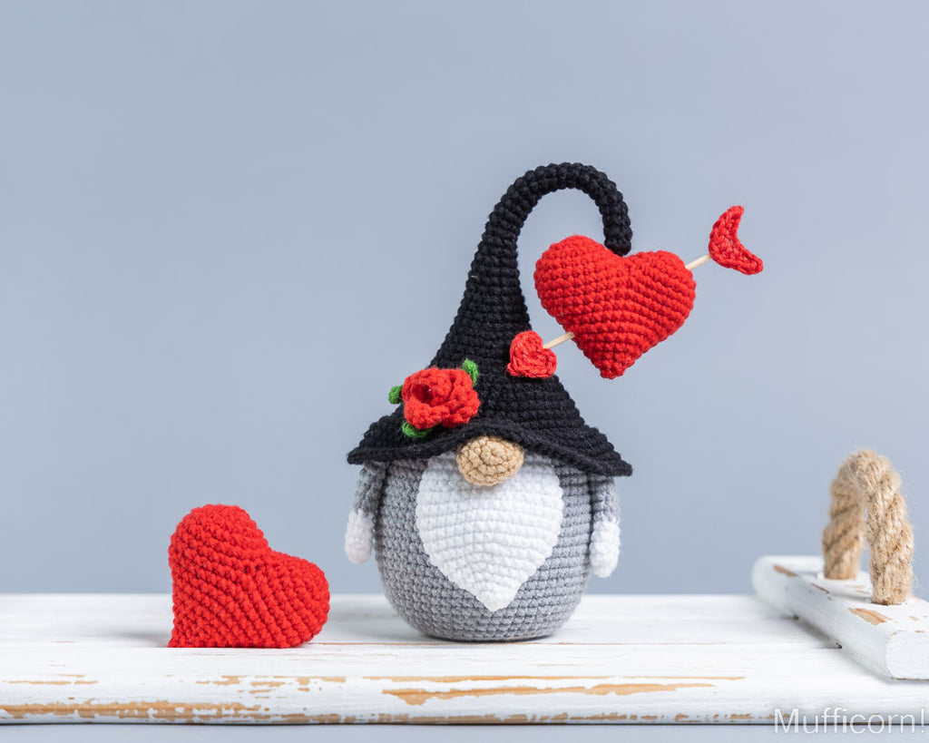 Gnome with Heart and Arrow
