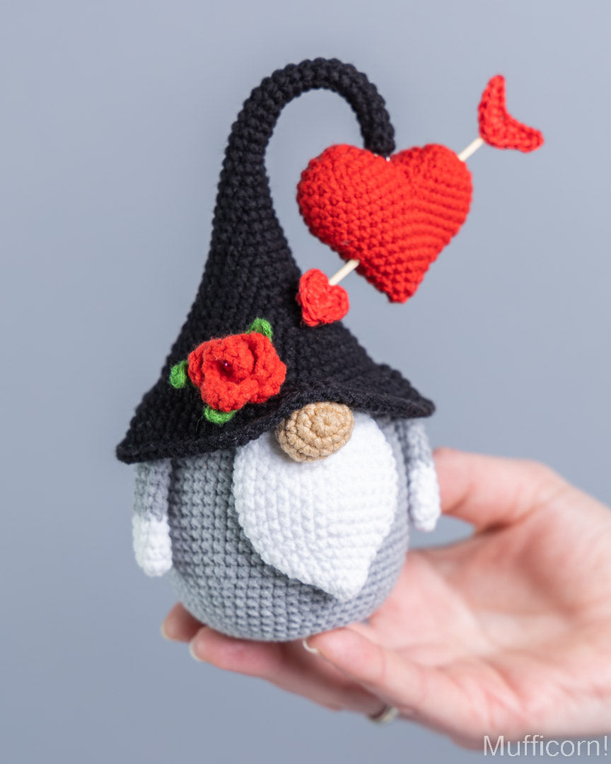 Gnome with Heart and Arrow