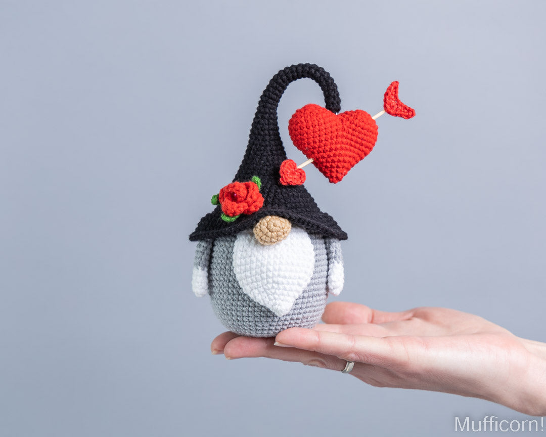 Gnome with Heart and Arrow