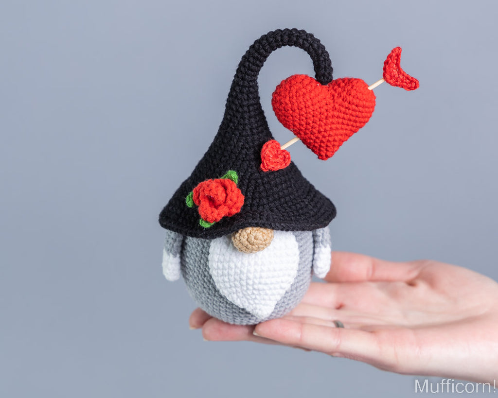 Gnome with Heart and Arrow