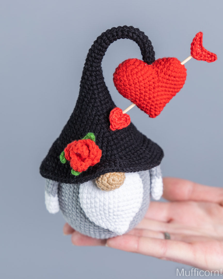 Gnome with Heart and Arrow
