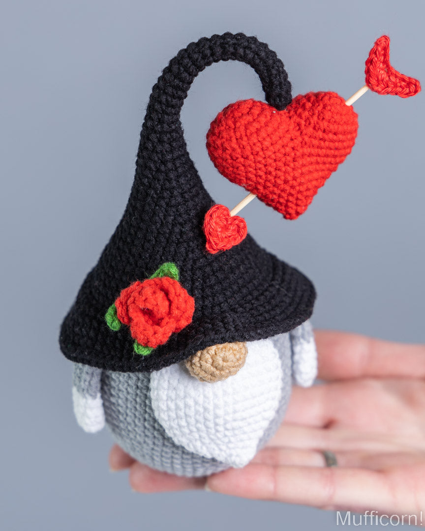 Gnome with Heart and Arrow