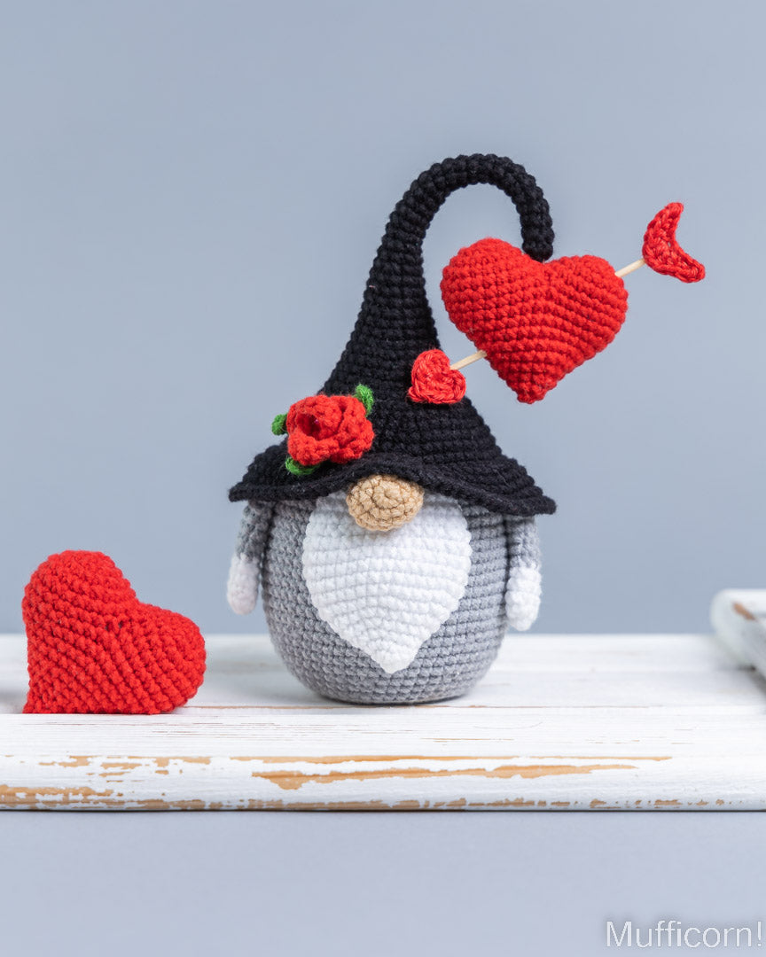 Gnome with Heart and Arrow