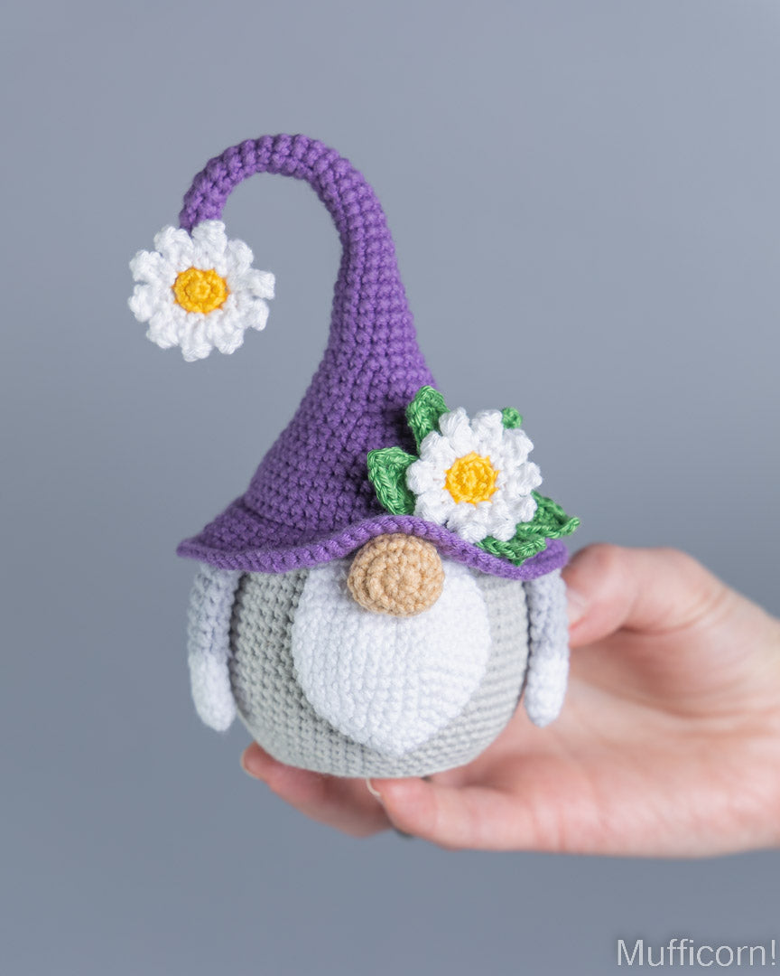 Crochet daisy gnome amigurumi close-up