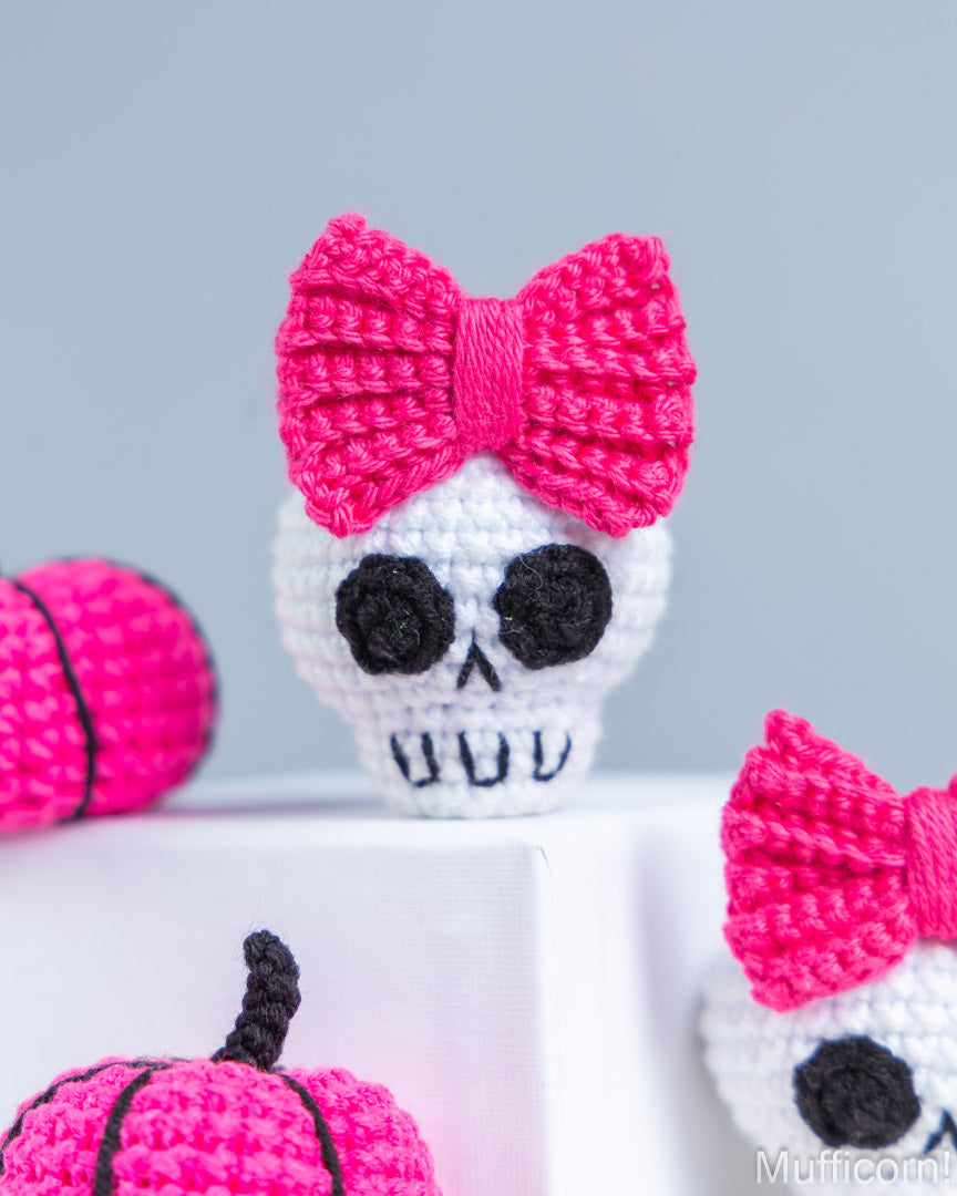 Halloween Skulls with Bows