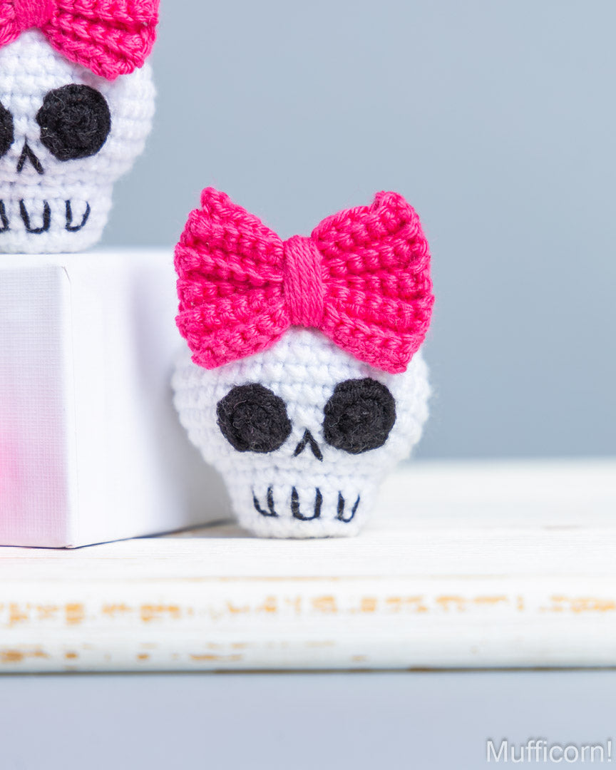 Halloween Skulls with Bows