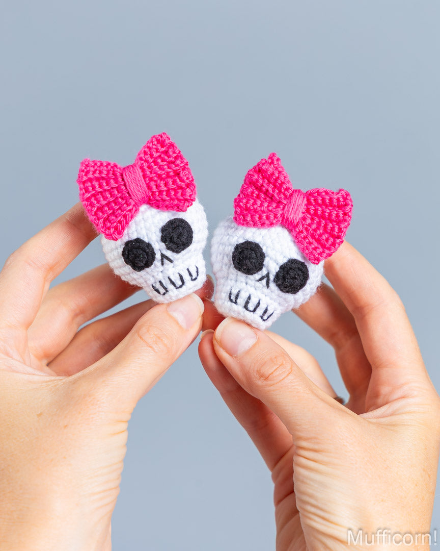 Halloween Skulls with Bows