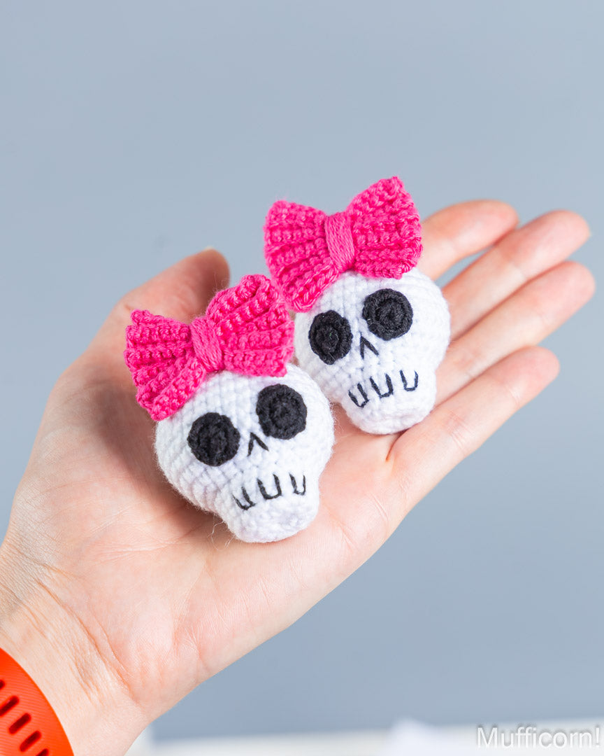 Halloween Skulls with Bows