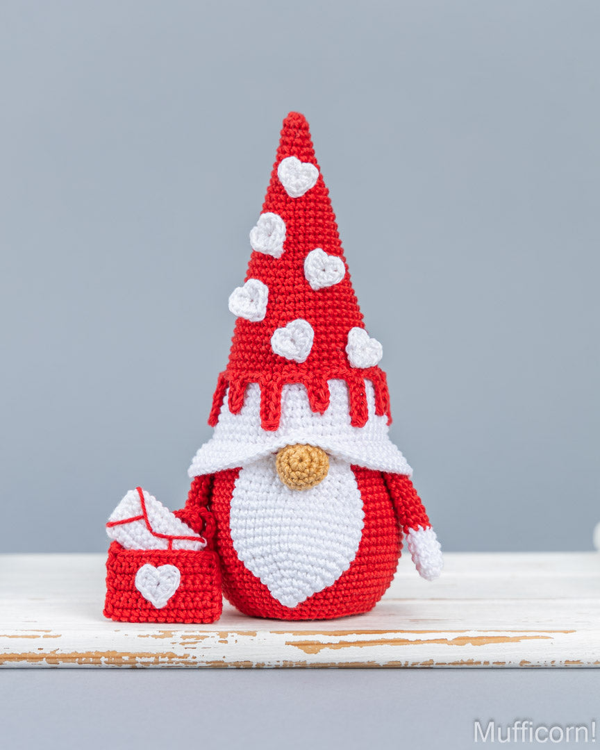 Valentine Gnome with Bag, Hearts & Envelope