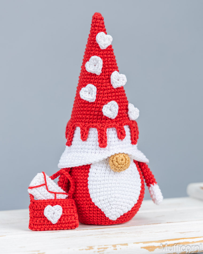 Valentine Gnome with Bag, Hearts & Envelope