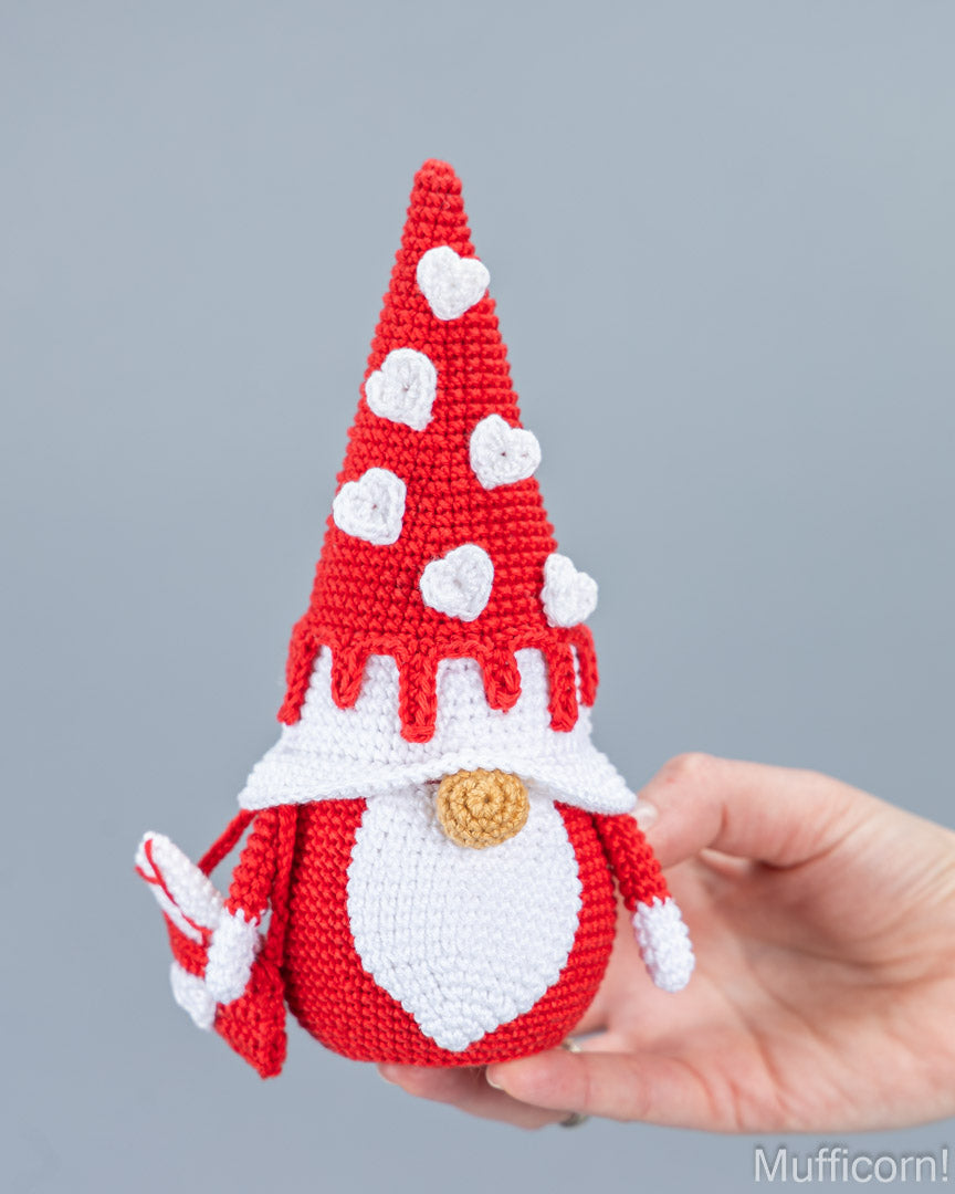 Valentine Gnome with Bag, Hearts & Envelope